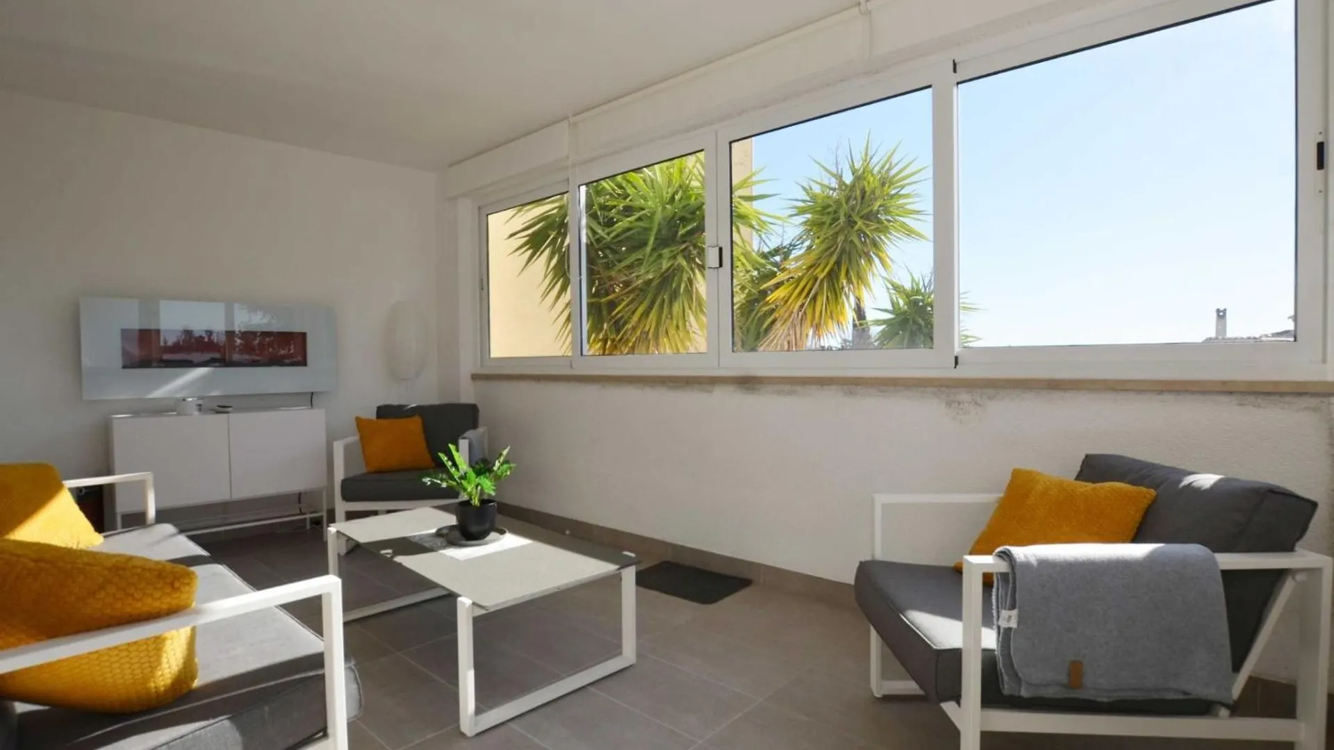 Tranquil And Bright Apartment With Loggia Rovinj Croatia