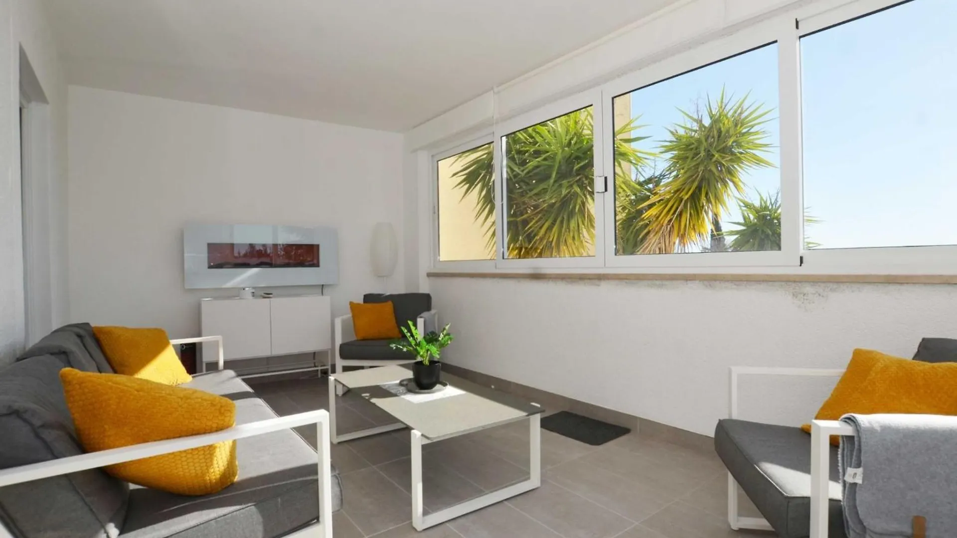 Tranquil And Bright Apartment With Loggia Rovinj Croatia