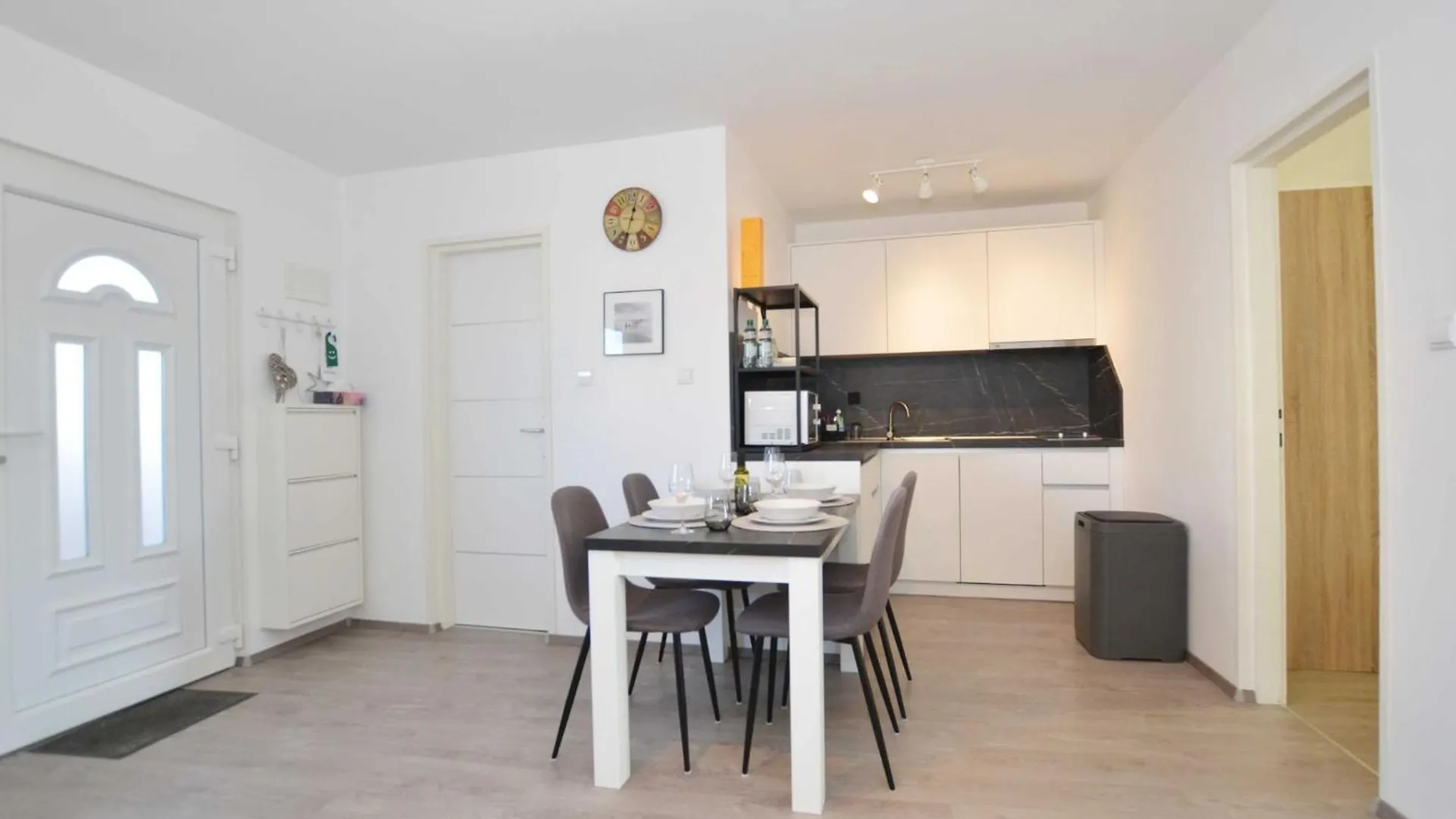Tranquil And Bright Apartment With Loggia Rovinj 0*,