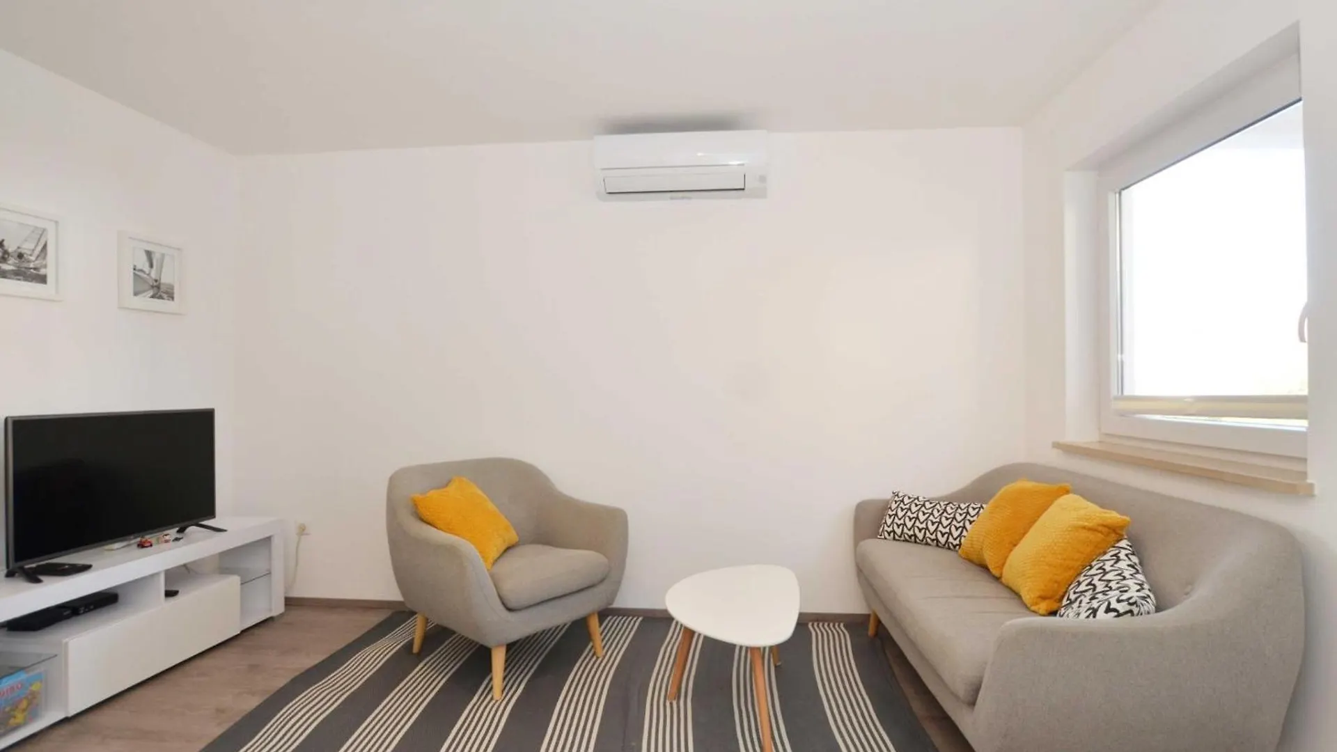 Tranquil And Bright Apartment With Loggia Rovinj