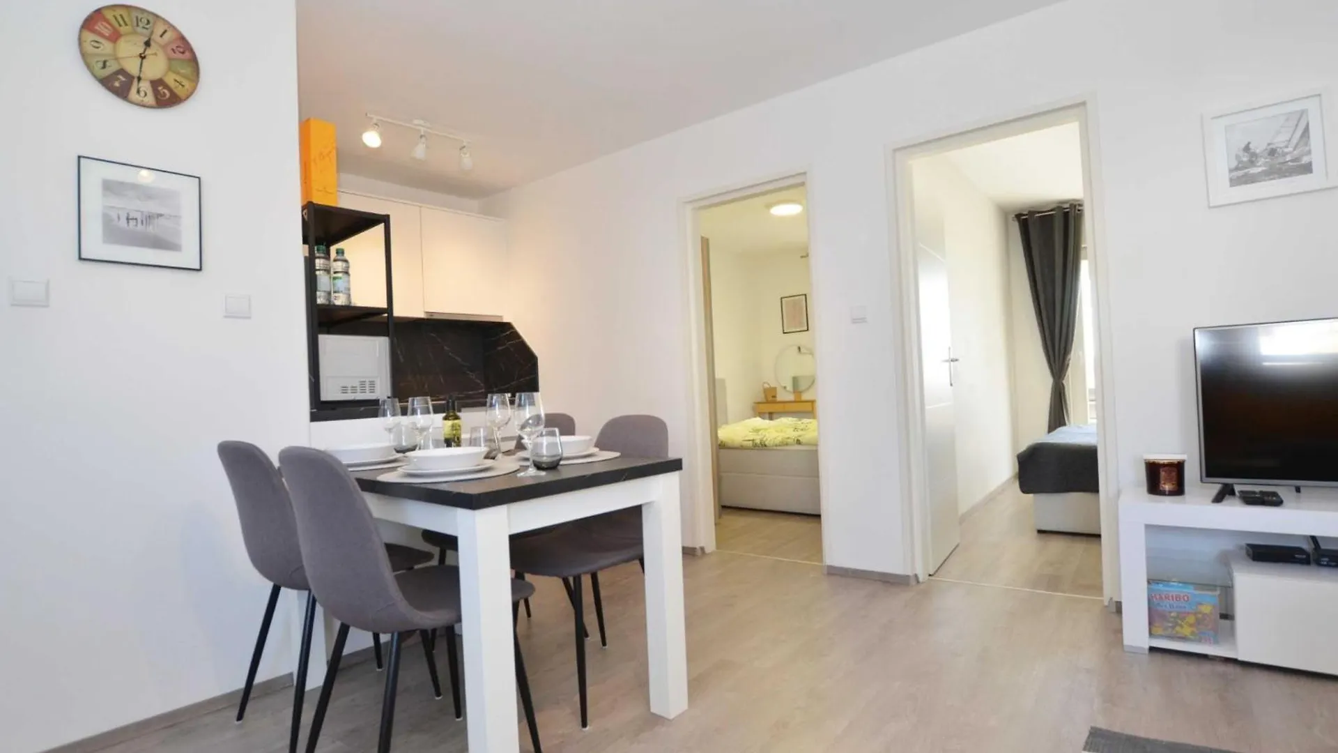 Tranquil And Bright Apartment With Loggia Rovinj