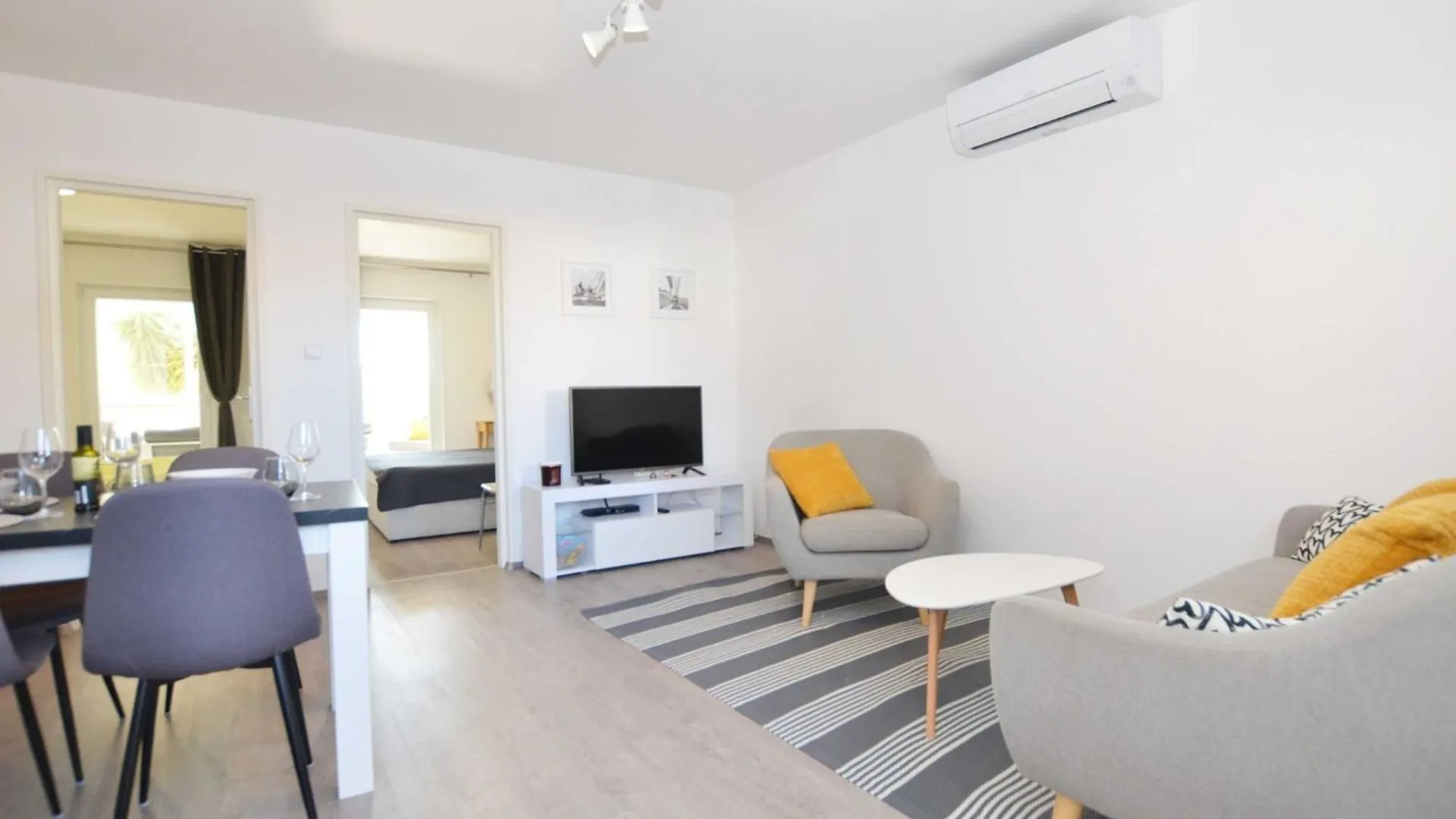 Tranquil And Bright Apartment With Loggia Rovinj Croatia